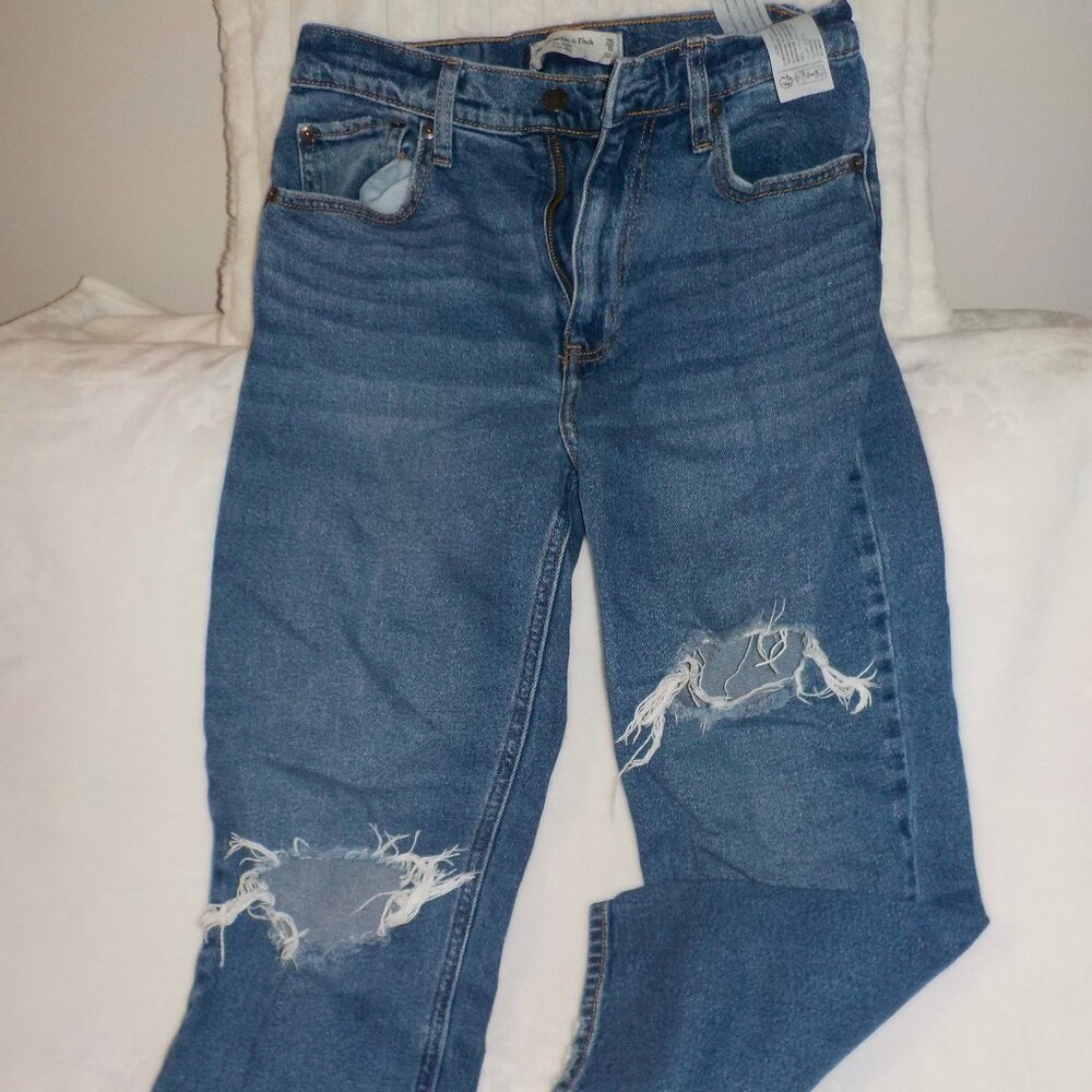 Abercrombie & Fitch The Mom High-Rise Jean